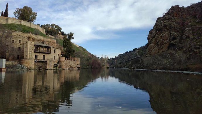 El río Tajo a su paso por Toledo.