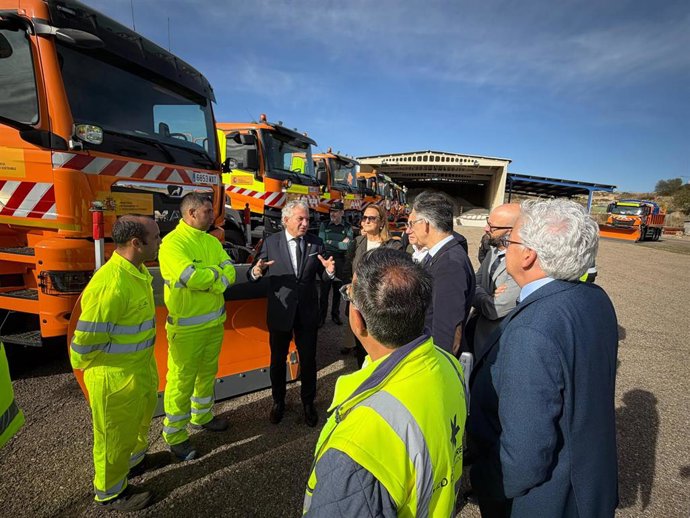 El delegado del Gobierno en Castilla y León, Nicanor Sen, coordina el operativo de vialidad invernal