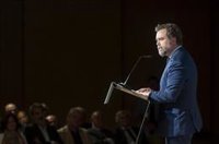 Espinosa de los Monteros plantea desmontar el "andamiaje sanchista" y suprimir regulación como en la Argentina de Milei