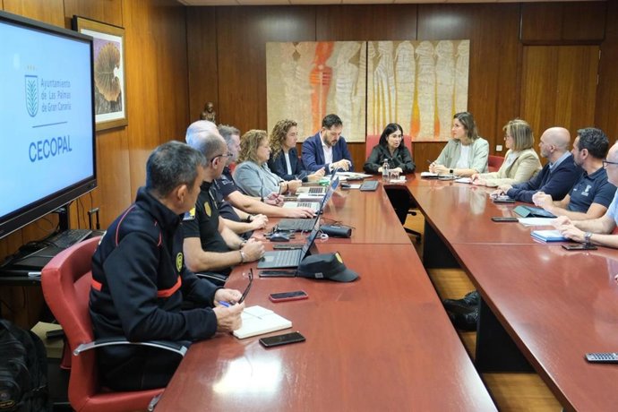La alcaldesa de Las Palmas de Gran Canaria, Carolina Darias, preside la reunión del CECOPAL ante la alerta por viento y lluvias