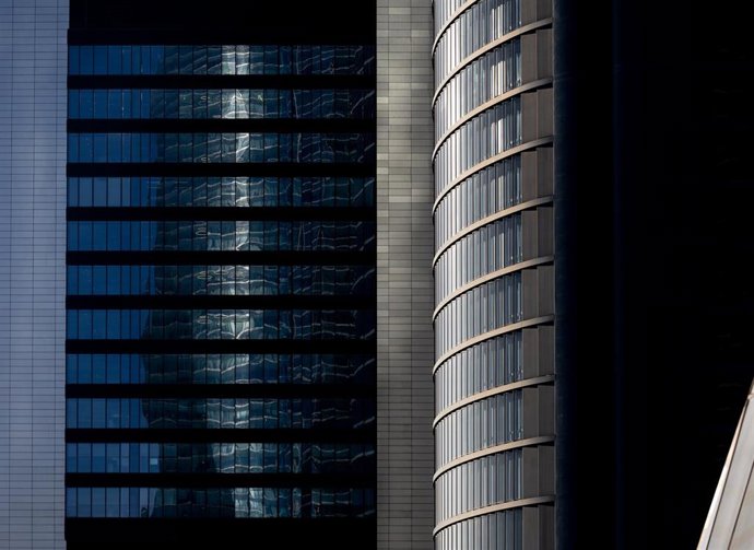 Archivo - Edificio de oficinas en el Cuatro Torres Business Area, en Madrid (España)
