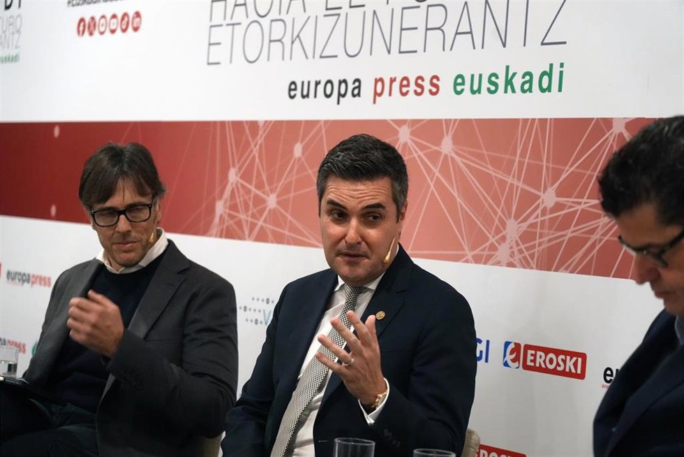 El consejero de Industria, Transición energética y Sostenibilidad del Gobierno Vasco Mikel Jauregi Letemendia durante el segundo panel de la jornada Euskadi hacia el futuro de Europa Press.