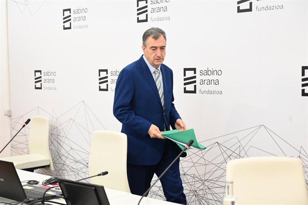 El presidente del EBB de EAJ-PNV, Aitor Esteban, participa en el seminario Los Archivos, las otras víctimas de la dictadura 50 años después de la muerte de Franco, en Sabino Arana Fundazioa en Bilbao.