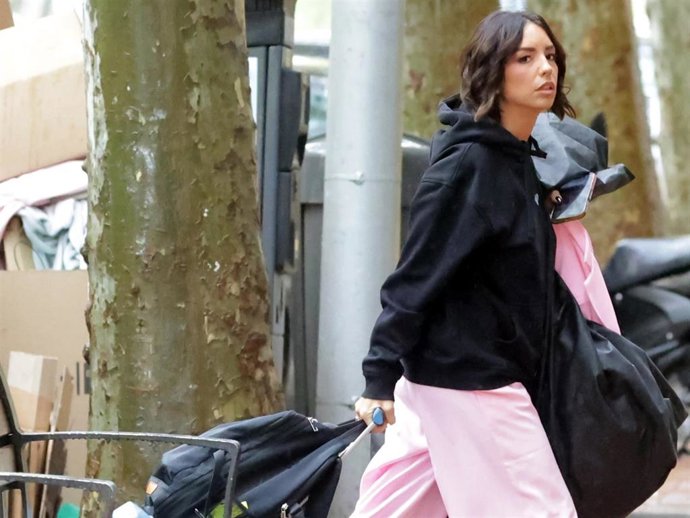 Anita Williams llega a casa de Montoya con maletas