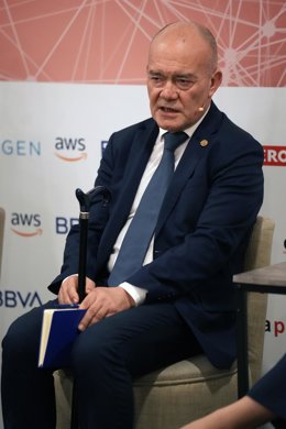 El consejero de Ciencia, Universidades e Innovación del Gobierno Vasco, Juan Ignacio Pérez Iglesias, debate en el tercer panel de la jornada ‘Euskadi hacia el futuro’.