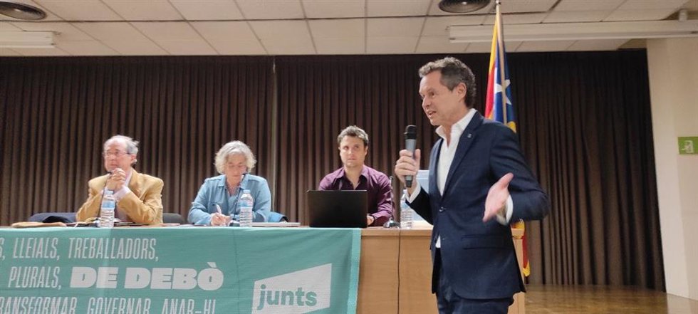 El concejal de Junts en Sabadell (Barcelona), Lluís Mata, en la asamblea celebrada el martes