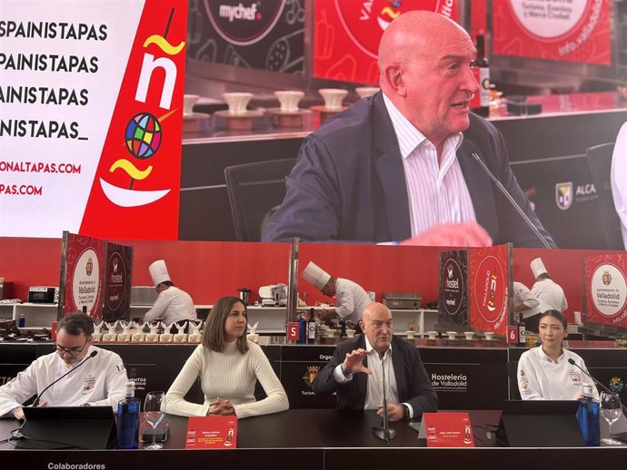 El alcalde de Valladolid, Jesús Julio Carnero, interviene en la apertura del Campeonato Mundial de Tapas de Valladolid.