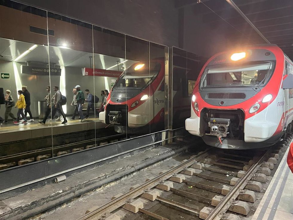 Archivo - Tren de Cercanías en la estación de Málaga Centro - Alameda.