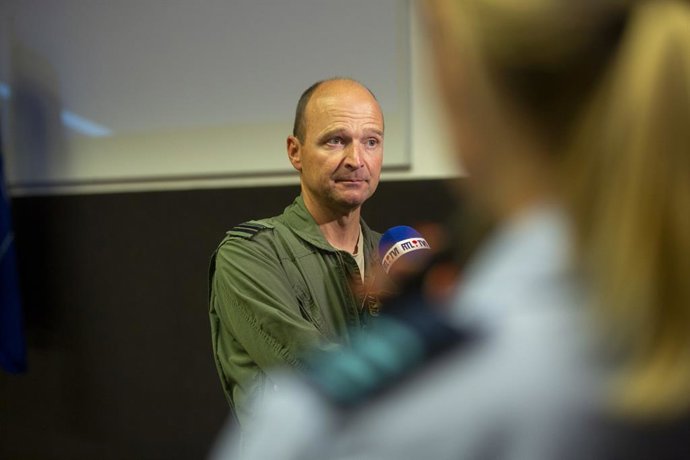 Archivo - 19 de setembro de 2019, Bélgica, Bruxelas: O chefe da Força Aérea Belga, general major Frederik Vansina, participa de uma coletiva de imprensa após a queda de um avião de combate F-16B do exército belga sobre Pluvigner, na região de Morbihan, na