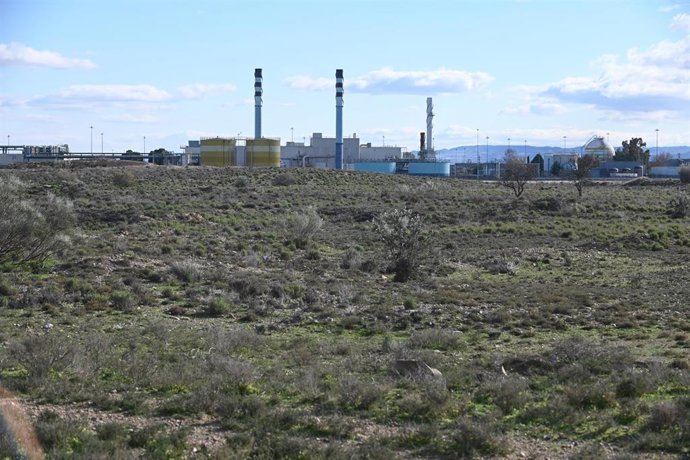 Archivo - Vista de la fábrica de Stellantis, a 10 de diciembre de 2024, en Figueruelas, Zaragoza, Aragón (España) y terrenos donde se levantará la gigafacoría, fruto de la 'joint venture' con CATL.