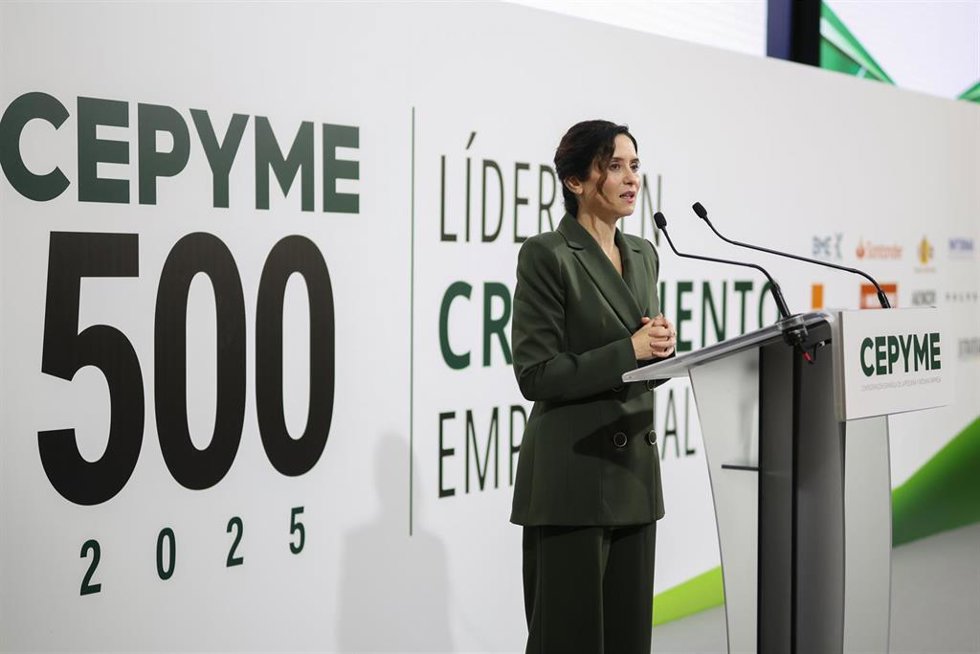 La presidenta de la Comunidad de Madrid, Isabel Díaz Ayuso, interviene durante la presentación de la IX edición de CEPYME500, en el Palacio de la Bolsa de Madrid, a 12 de noviembre de 2025, en Madrid (España). La novena edición de CEPYME500 reconoce a l