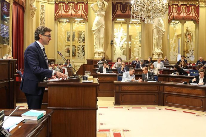 Archivo - El portavoz del Govern y conseller de Economía, Hacienda e Innovación, Antoni Costa.