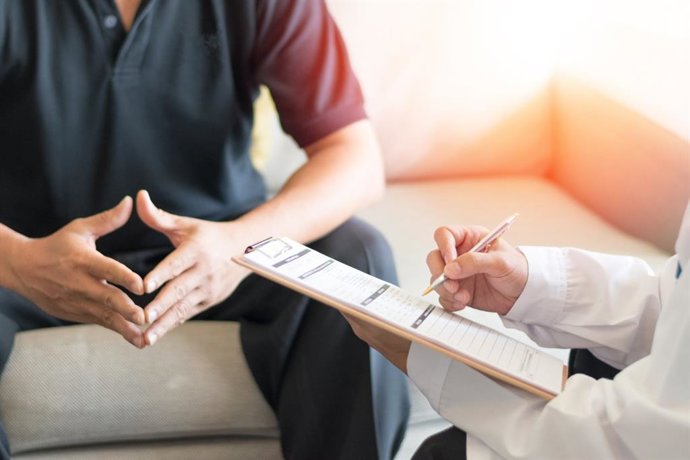 Archivo - Arquivo - Homem no consultório médico.