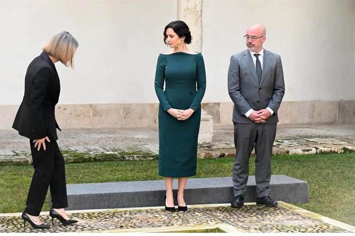 Archivo - La Presidenta de la Comunidad de Madrid, Isabel Díaz-Ayuso, y el Delegado del Gobierno de Madrid, Francisco Martín, a la salida del acto de investidura como Doctor Honoris Causa por la Universidad de Alcalá, a 27 de febrero de 2024, en Madrid (E