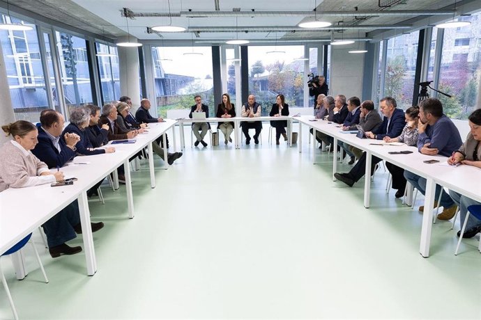 Rerunión de la conselleira do Medio Rural, María José Gómez, con los GDR