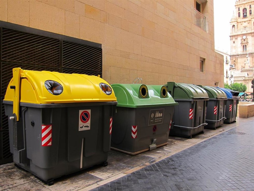 Archivo - Contenedores de basura