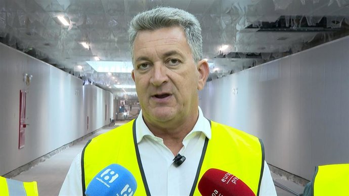 El vicepresidente segundo en funciones para la Recuperación, Medio Ambiente, Infraestructuras y Territorio, Vicente Martínez Mus, visita una estación en obras de Metrovalencia