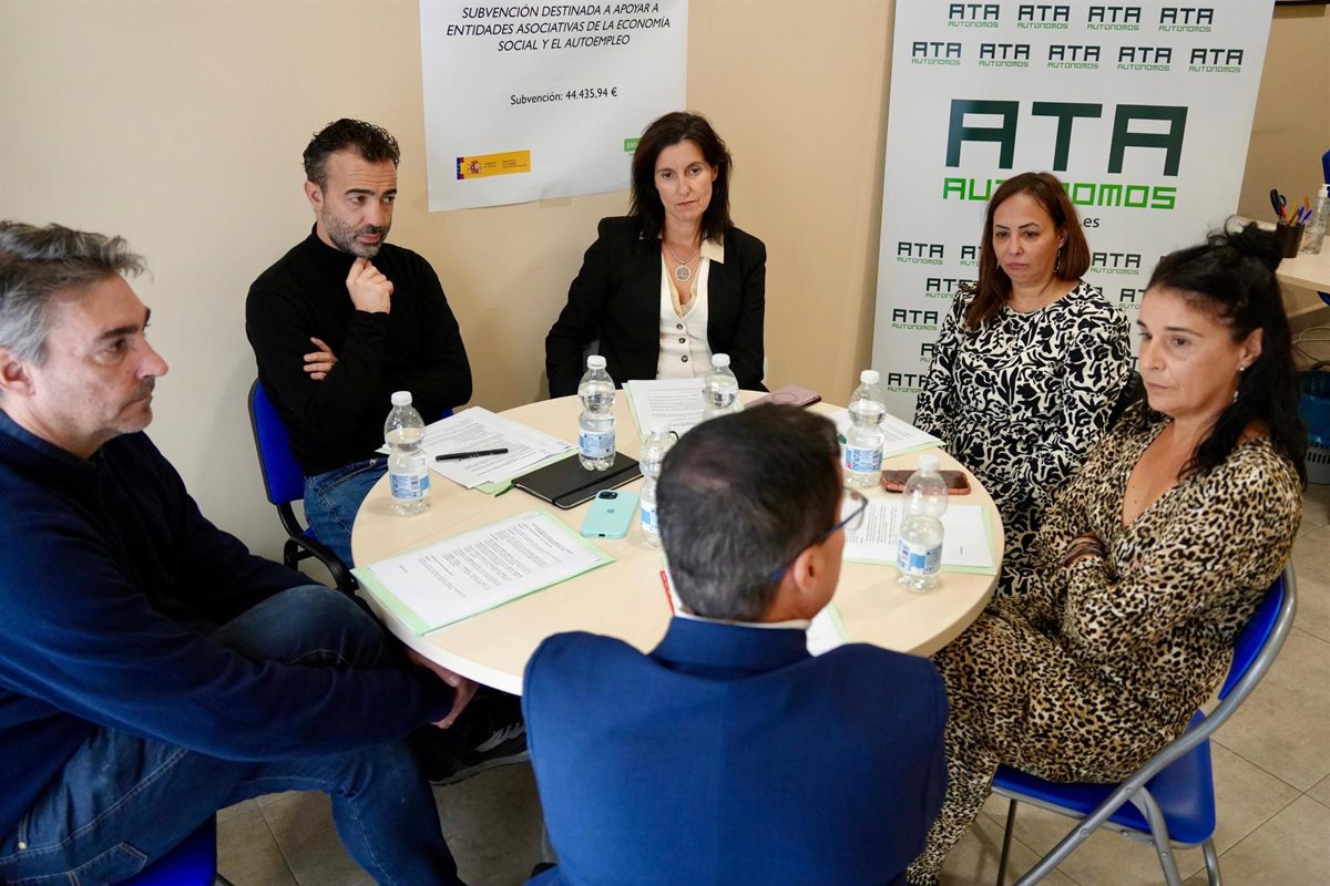 Gallardo reactivará la inversión, agilizará proyectos estratégicos y situará a los autónomos en el centro