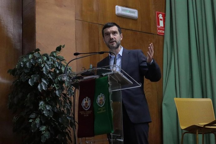 Derechos Sociales quiere prohibir usar a grandes simios con fines comerciales y espectáculos que menoscaben su dignidad.