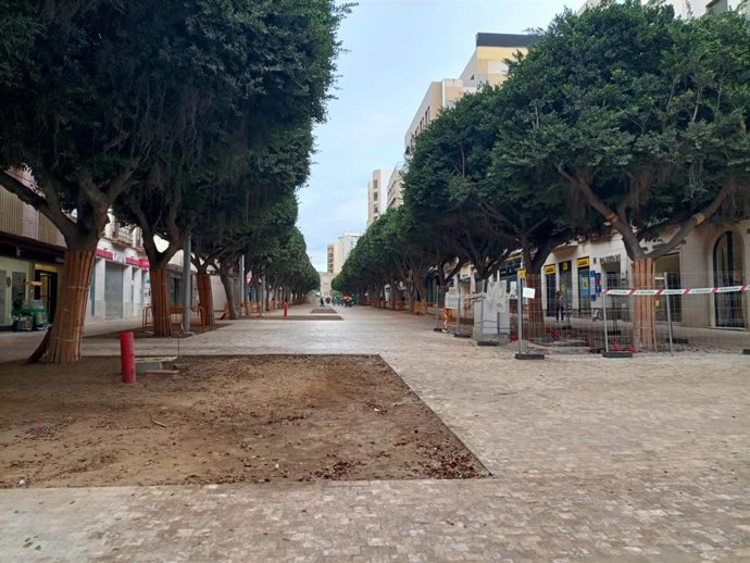 Paseo de Almería, desde la confluencia con Navarro Rodrigo en dirección a Puerta de Purchena.