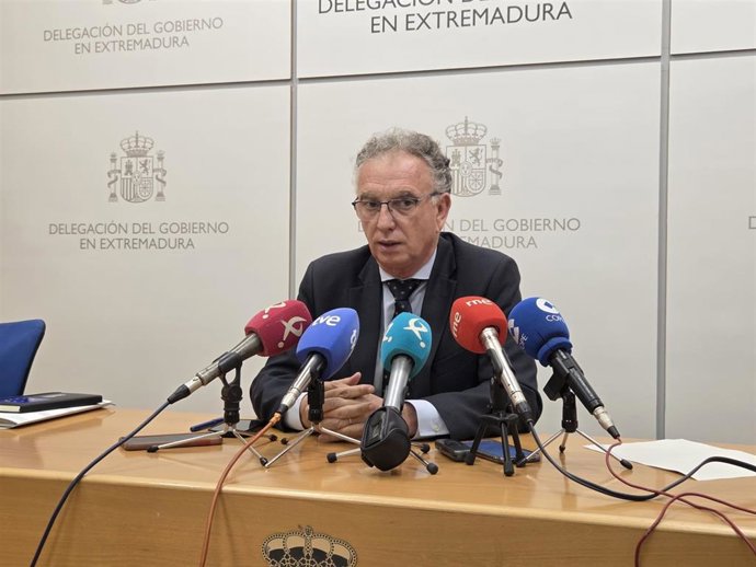 El delegado del Gobierno en Extremadura, José Luis Quintana, ofrece una rueda de prensa
