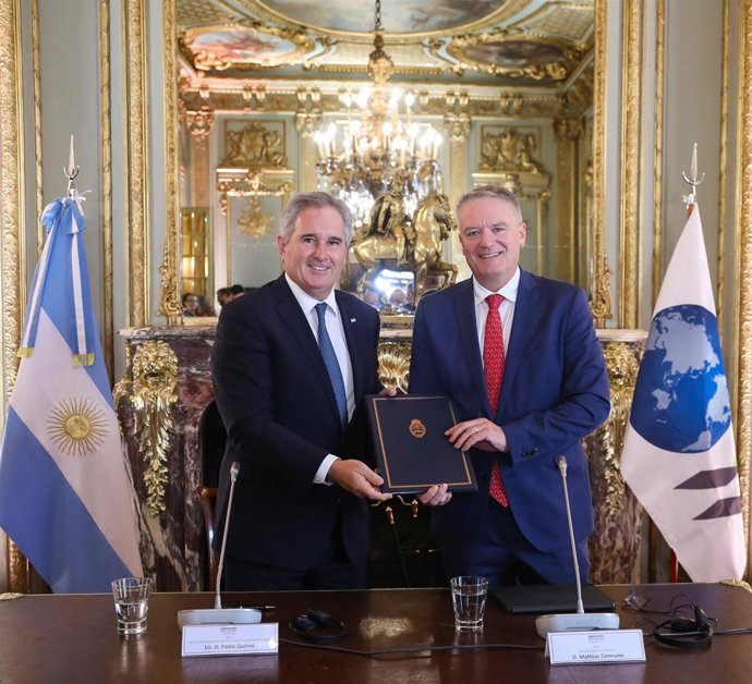 Argentina entrega el memorándum inicial a la OCDE para adherirse al organismo internacional.