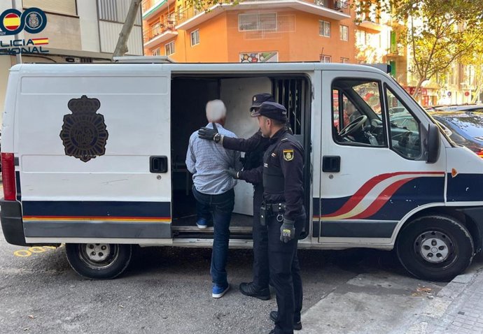 Detenido por encerrar a un hombre en los baños de la estación intermodal para mantener relaciones sexuales