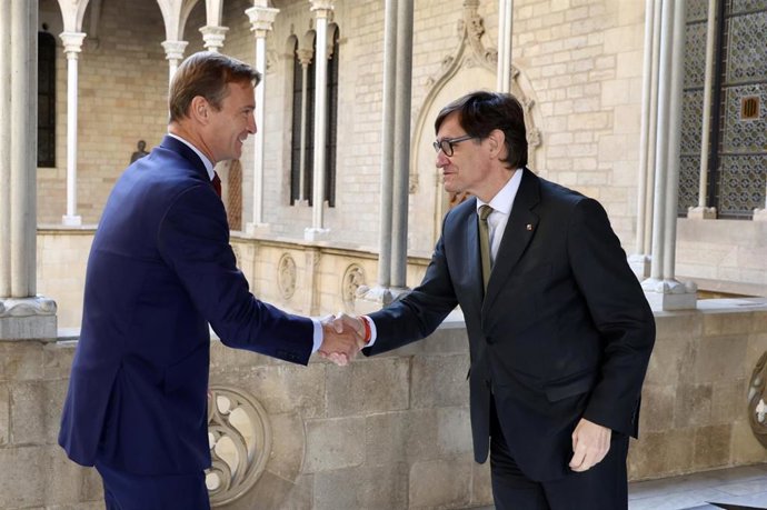 El presidente de la Generalitat, Salvador Illa, y el consejero delegado de MasOrange, Meinrad Spenger.