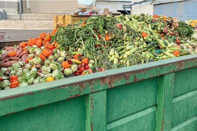 Resíduos biológicos orgânicos vencidos.