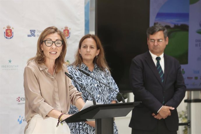 Archivo - La delegada territorial de Turismo, Cultura y Deporte de la Junta de Andalucía en Cádiz, Tania Barcelona interviene en el acto, a 3 de junio de 2024, en Cádiz, Andalucía (España). ARCHIVO.