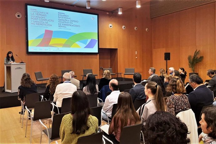 La coordinadora Programa Democracia de la Agencia Española de Cooperación Internacional para el Desarrollo (AECID), Carmen Morais, durante su intervención.