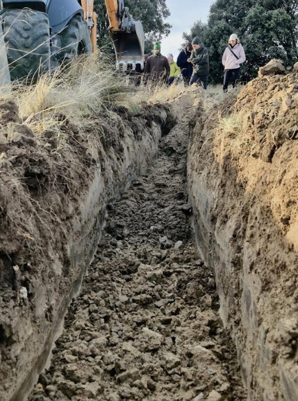 La ARMH localiza en una fosa común de La Fresneda (Segovia) los restos de un maestro y un caminero asesinados .