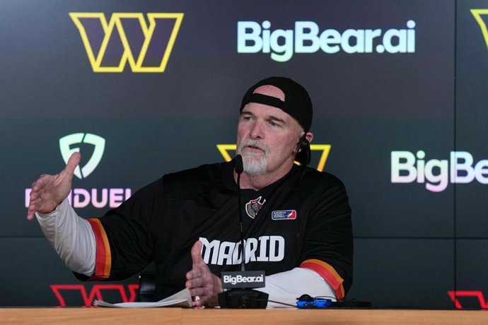 El entrenador de los Washington Commanders, Dan Quinn, en rueda de prensa por el partido contra los Dolphins en Madrid