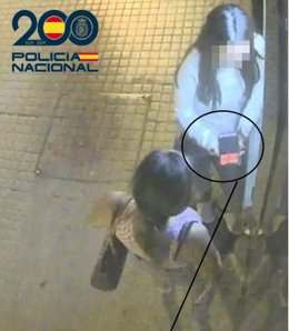 Extracción de dinero de un cajero con una de las tarjetas de la víctima en Burgos.