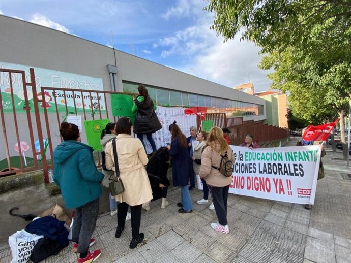 Las trabajadoras de las Escuelas Infantiles del Ayuntamiento de Toledo irán a la huelga si no cobran el salario que les adeudan.
