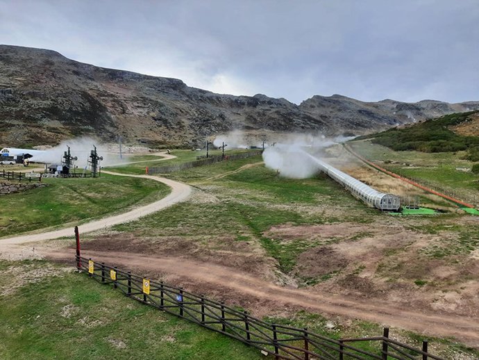 Pruebas del sistema de producción de nieve en Calgosa