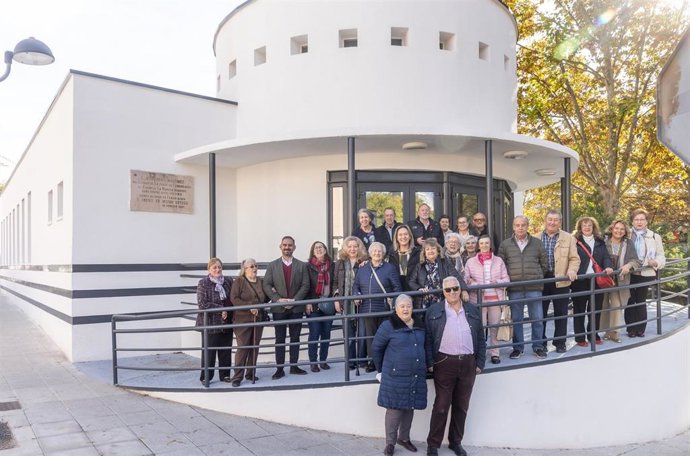 Ana Guarinos inaugura el renovado Centro Social Alamín.