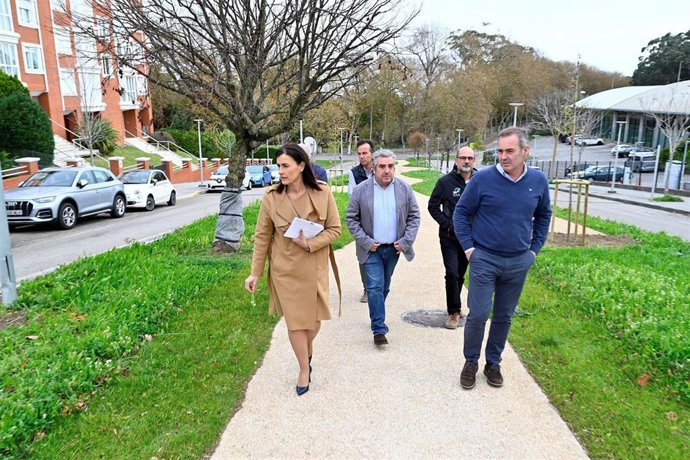 La alcaldesa de Santander, Gema Igual, visita las obras de renaturalización de la avenida Doctor Diego Madrazo, que entran en su "recta final"