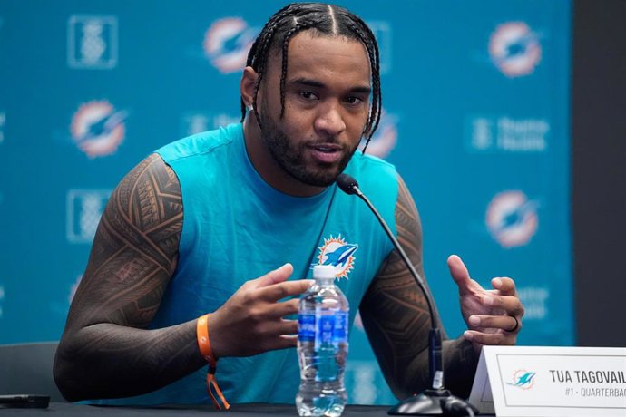 Tua Tagovailoa (Miami Dolphins), en rueda de prensa en el Riyadh Air Metropolitano.