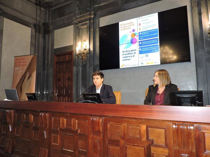 El diputado provincial de Sevilla, Casimiro Fernández, en la jornada 'La Juventud a Debate'.