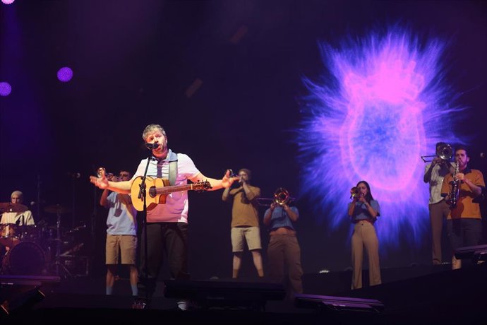 Archivo - El grupo de música Oques Grasses durante su actuación en el Palau Sant Jordi, a 28 de enero de 2023, en Barcelona (España).