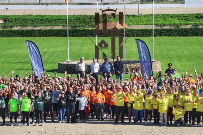 Unos 600 jubilados de Mallorca participan en una jornada deportiva en el hipódromo de Son Pardo