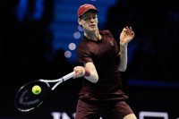 Sinner doblega a Zverev y se asegura las 'semis' en las Finales ATP