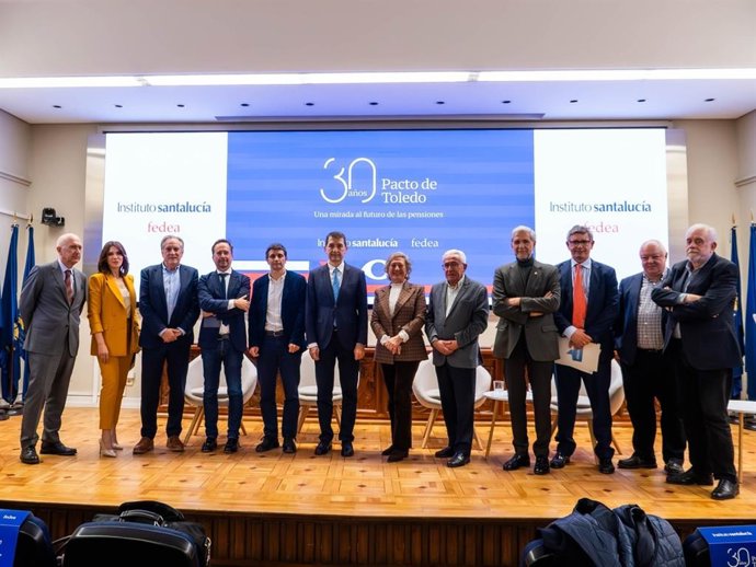 (I-D): Miguel Angel García, Verónica Sanz, Valeriano Gómez, José Ignacio Conde-Ruiz, Borja Sanchez Corujo, Rafael Domenech, Pilar González De Frutos, Juan Carlos Aparicio, José Antonio Herce, José Manuel Jiménez, Angel De La Fuente Y Octavio Granado.