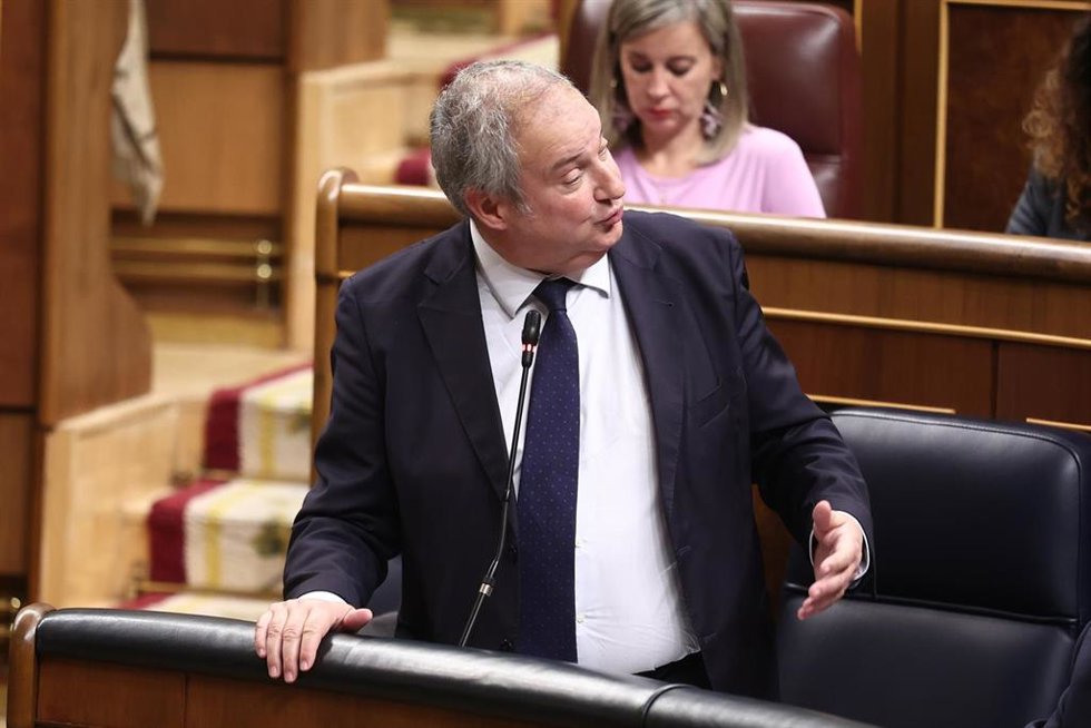 El ministro de Industria y Turismo, Jordi Hereu, durante una sesión de control al Gobierno, en el Congreso de los Diputados, a 12 de noviembre de 2025, en Madrid (España).