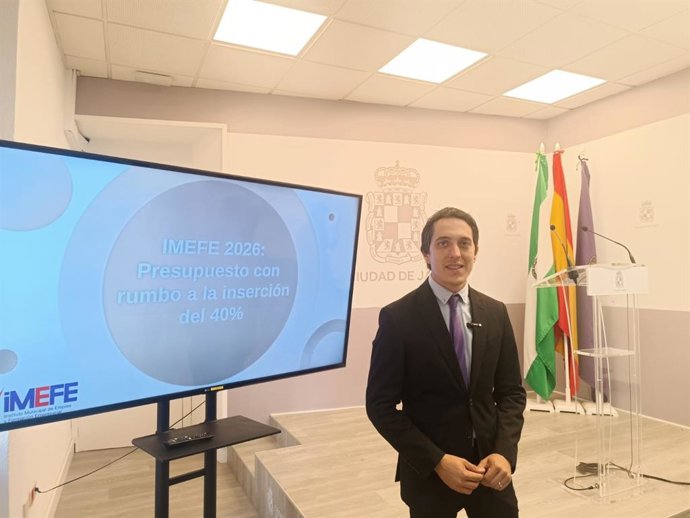 El concejal Luis García Millán presenta el presupuesto del Imefe para 2026.
