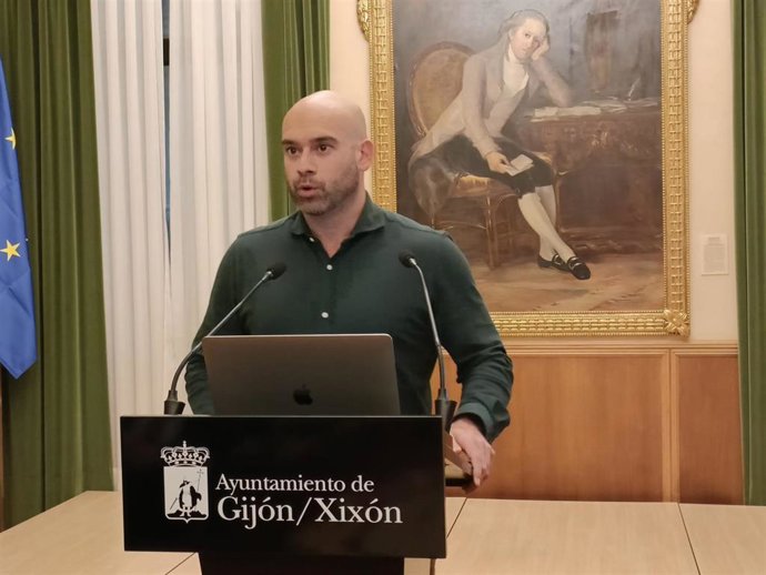 El concejal de Urbanismo de Gijón, Jesús Martínez Salvador, en rueda de prensa en el Consistorio gijonés.