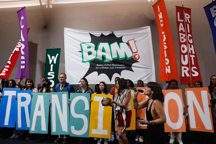 11 November 2025, Brazil, Belem: The Climate Action Network (CAN) is organizing a protest action for a just global climate change transition during the UN Climate Change Conference COP30 in Brazil. Photo: Tânia Rêgo/Agencia Brazil/dpa