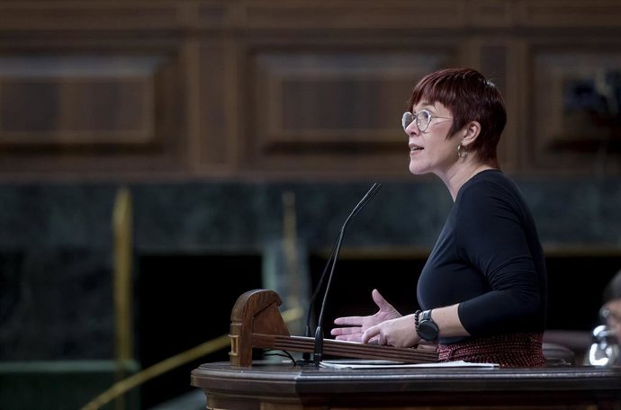 La diputada del Compromís Ágeda Micó durante una sesión plenaria en el Congreso 
