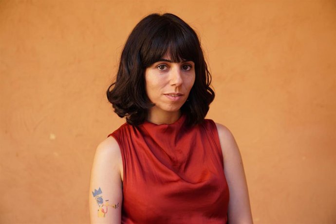 La poeta y novelista Sara Barquinero.